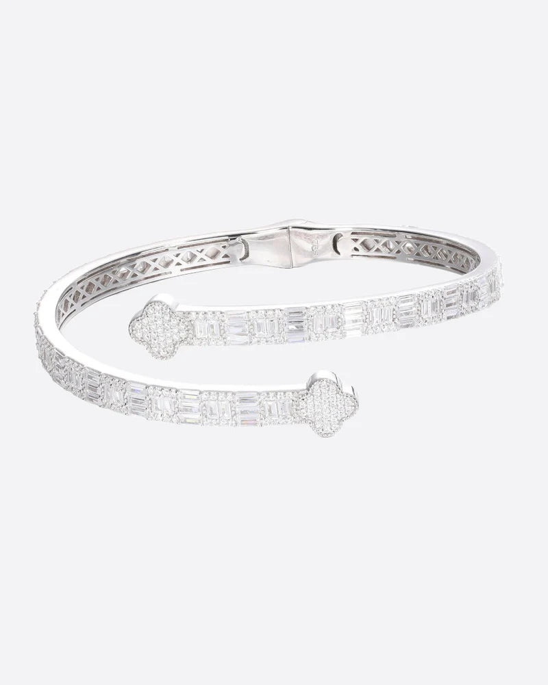 MOISSANITE CLOVER BAND